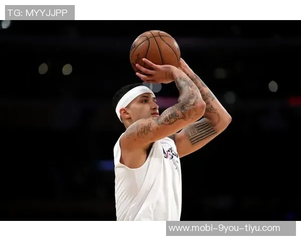 库兹马挺身而出全场表现出色末节独得10分助球队逆转胜利 库兹马挺身而出全场表现出色末节独得10分助球队逆转胜利