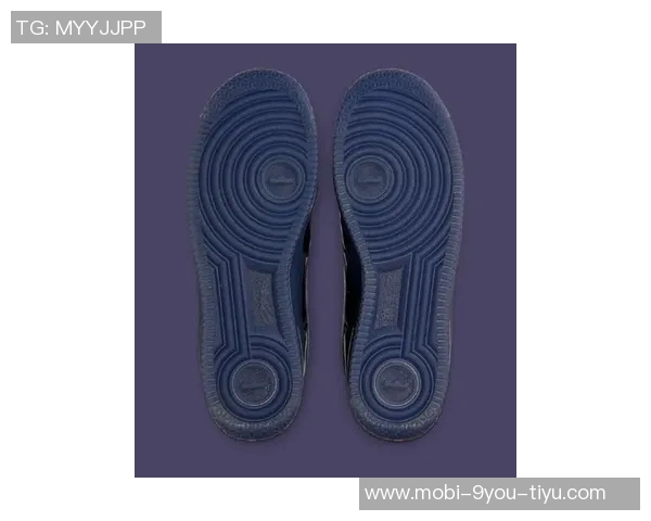 詹姆斯专属AF1即将发售超大皇冠Logo设计引发球迷热议